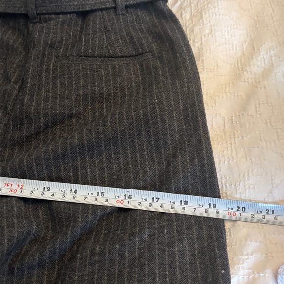 Aritzia Wilfred Jallade Wool
Cashmere Gray Pinstripe Crop
Pants Size 4 - Picture 12 of 13
